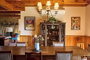 Mountain House & Cottage at Seminary Hill by Avantstay