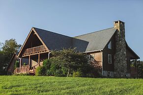 Mountain House & Cottage at Seminary Hill by Avantstay