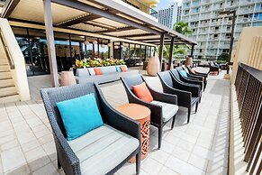 Waikiki Beach Tower by Tropical Escapes