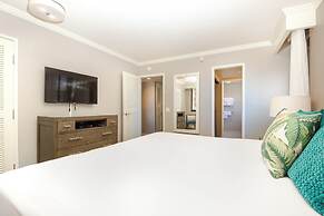 Waikiki Beach Tower by Tropical Escapes