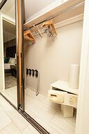 Waikiki Beach Tower by Tropical Escapes