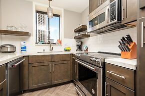 Waikiki Beach Tower by Tropical Escapes