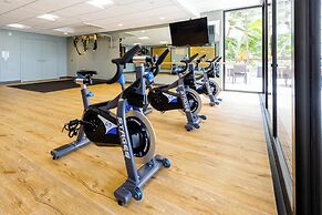 Waikiki Beach Tower by Tropical Escapes