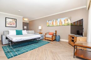 Waikiki Beach Tower by Tropical Escapes