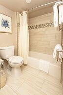 Waikiki Beach Tower by Tropical Escapes