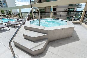 Waikiki Beach Tower by Tropical Escapes