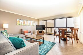 Waikiki Beach Tower by Tropical Escapes