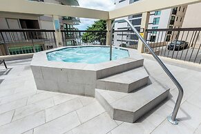 Waikiki Beach Tower by Tropical Escapes