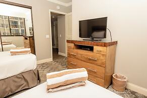 Waikiki Beach Tower by Tropical Escapes