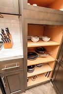 Waikiki Beach Tower by Tropical Escapes