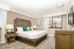 Waikiki Beach Tower by Tropical Escapes