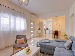 Spacious Home With Private Terrace and Garden