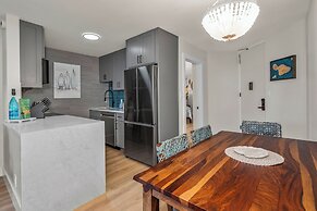 Hip Hawaiian Seaside Vistas