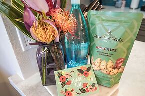 Hip Hawaiian Seaside Vistas