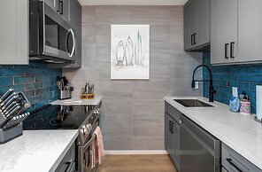 Hip Hawaiian Seaside Vistas