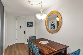 Hip Hawaiian Seaside Vistas