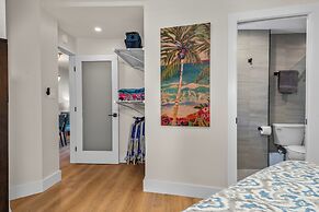 Hip Hawaiian Seaside Vistas