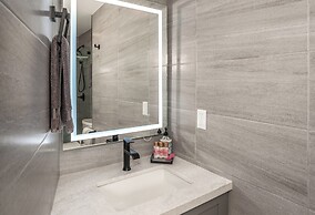 Hip Hawaiian Seaside Vistas