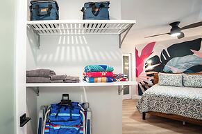 Hip Hawaiian Seaside Vistas