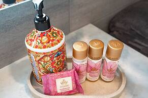 Hip Hawaiian Seaside Vistas