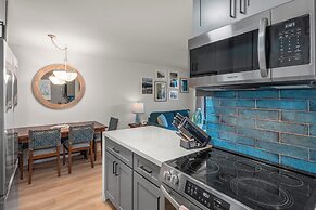 Hip Hawaiian Seaside Vistas