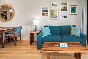 Hip Hawaiian Seaside Vistas