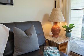 Waiohuli Beach Hale Ocean View Condos with Parking