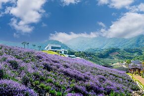 Waiohuli Beach Hale Ocean View Condos with Parking