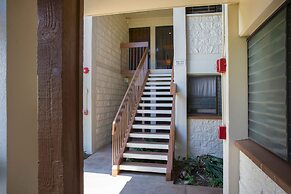 Waiohuli Beach Hale Ocean View Condos with Parking