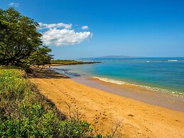Waiohuli Beach Hale Ocean View Condos with Parking