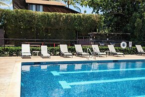 Waiohuli Beach Hale Ocean View Condos with Parking