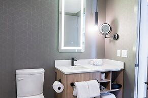 Sandman Signature Winnipeg Airport Hotel & Suites