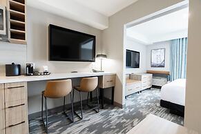 Sandman Signature Winnipeg Airport Hotel & Suites