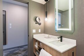 Sandman Signature Winnipeg Airport Hotel & Suites