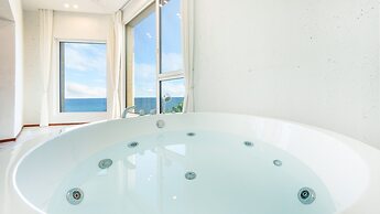 Gangreung cn6 Ocean View spa Poolvilla