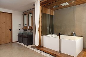 Manjing Banshan Haijing Huayuan Jiudian