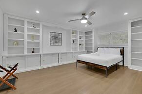 Luxury 7BR Buckhead Oasis w Pool Gameroom Firepit