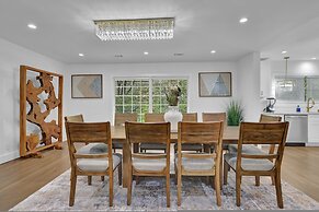 Luxury 7BR Buckhead Oasis w Pool Gameroom Firepit