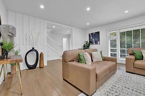 Luxury 7BR Buckhead Oasis w Pool Gameroom Firepit