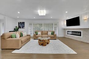 Luxury 7BR Buckhead Oasis w Pool Gameroom Firepit