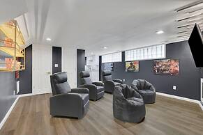 Luxury 7BR Buckhead Oasis w Pool Gameroom Firepit