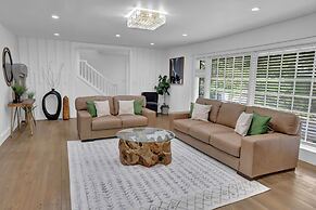 Luxury 7BR Buckhead Oasis w Pool Gameroom Firepit