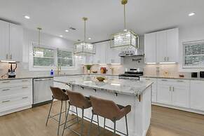 Luxury 7BR Buckhead Oasis w Pool Gameroom Firepit