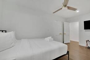 Luxury 7BR Buckhead Oasis w Pool Gameroom Firepit