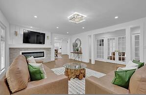 Luxury 7BR Buckhead Oasis w Pool Gameroom Firepit