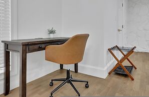 Luxury 7BR Buckhead Oasis w Pool Gameroom Firepit