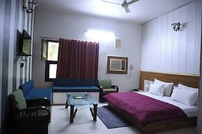 Shri Neha Hotel & Restaurant