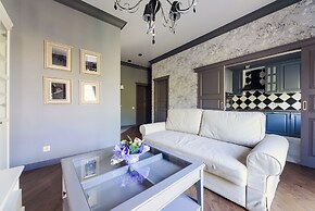 Designer apartment on Zybitskaya street