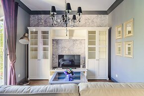 Designer apartment on Zybitskaya street