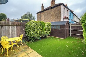 JOIVY 2-bed flat in West London